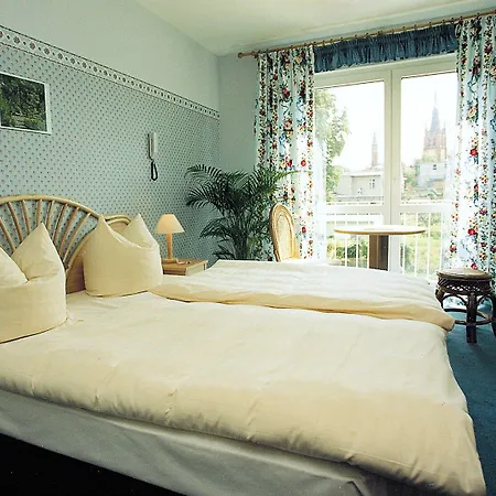 Hotel Zur Insel 3*